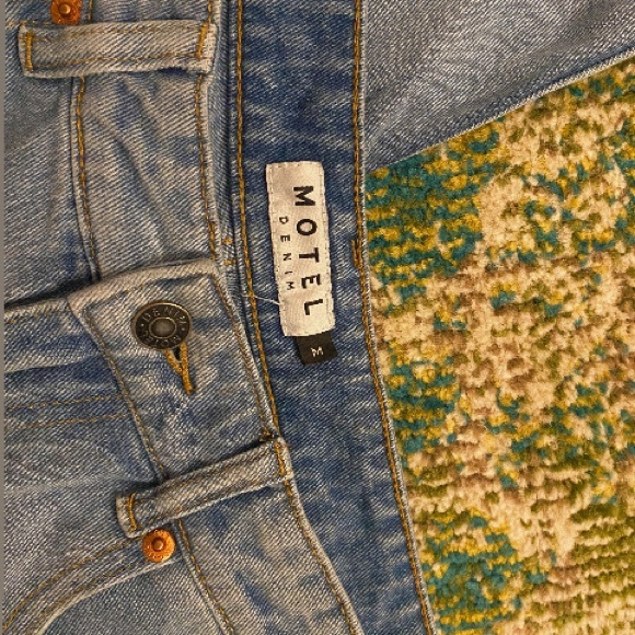 High-waist Parallel Jeans in Light Wash Denim / Size Medium - Picture 5 of 6